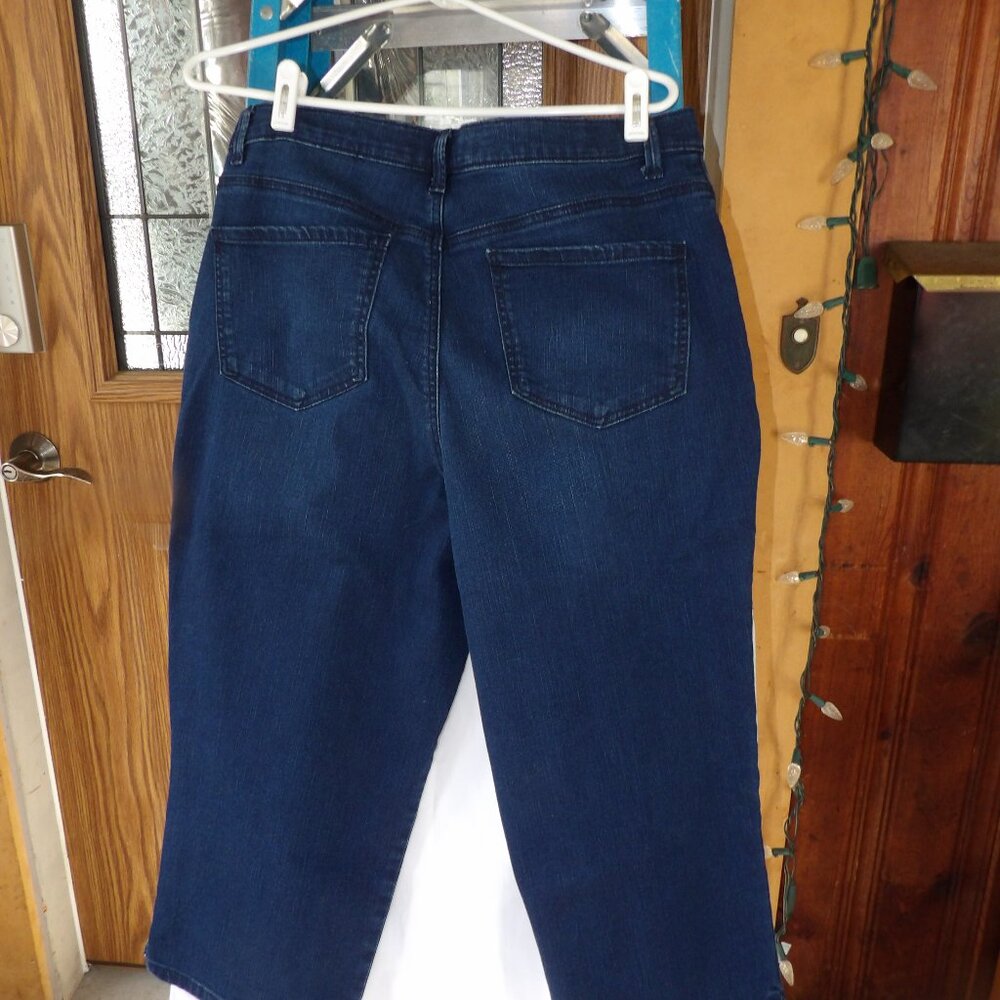 Gloria Vanderbilt Amanda Denim Capris, Size 14 - Picture 2 of 5